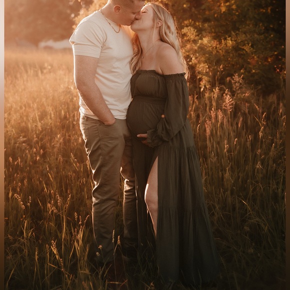 Off-Shoulder Maxi Dress - maternity or not! - Picture 5 of 9